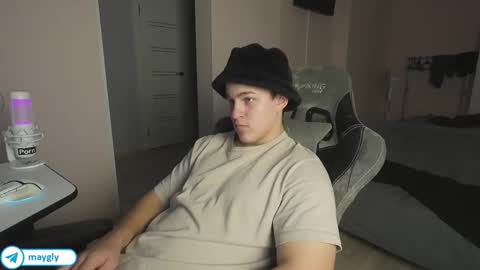 Snapshot of maygly chatting on 10.25.25 Slava and Alextatto online show from 10.25.25