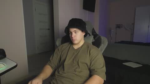 Snapshot of maygly chatting on 10.28.25 Slava and Alextatto online show from 10.28.25