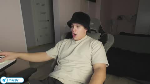 Snapshot of maygly chatting on 11.05.25 Slava and Alextatto online show from 11.05.25