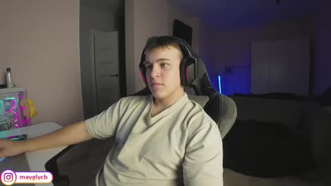 Snapshot of maygly chatting on 11.07.25 Slava and Alextatto online show from 11.07.25