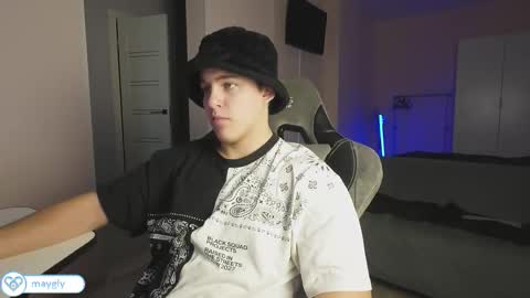 Snapshot of maygly chatting on 11.08.25 Slava and Alextatto online show from 11.08.25