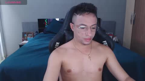 Snapshot of mayke1996 chatting on 11.13.25 Mayke online show from 11.13.25