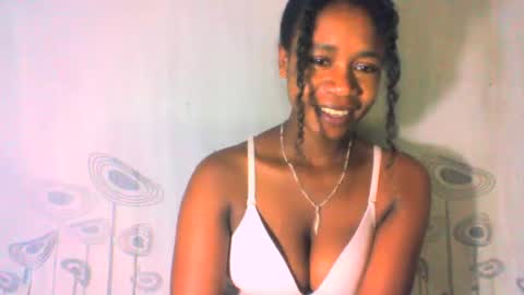 Snapshot of mayrah5 chatting on 02.01.25 mayrah online show from 02.01.25