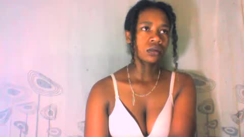 Snapshot of mayrah5 chatting on 02.01.25 mayrah online show from 02.01.25