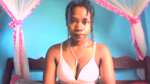 Snapshot of mayrah5 chatting on 02.02.25 mayrah online show from 02.02.25