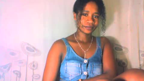 Snapshot of mayrah5 chatting on 02.05.25 mayrah online show from 02.05.25