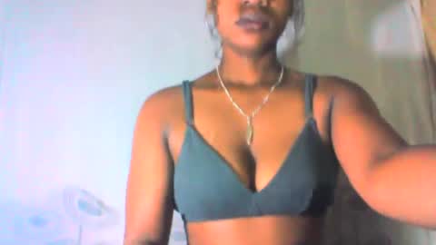 Snapshot of mayrah5 chatting on 02.06.25 mayrah online show from 02.06.25