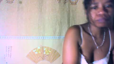 Snapshot of mayrah5 chatting on 02.11.25 mayrah online show from 02.11.25