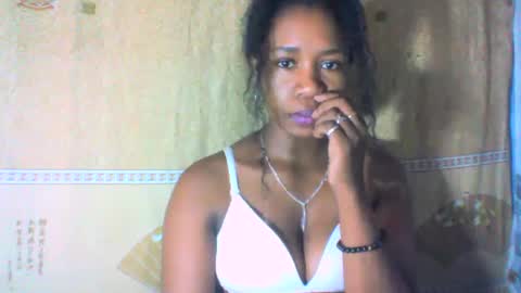 Snapshot of mayrah5 chatting on 02.13.25 mayrah online show from 02.13.25