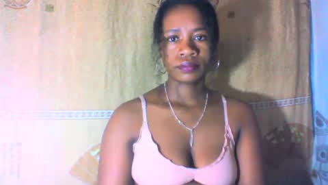 Snapshot of mayrah5 chatting on 02.15.25 mayrah online show from 02.15.25