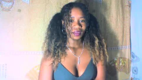 Snapshot of mayrah5 chatting on 02.21.25 mayrah online show from 02.21.25