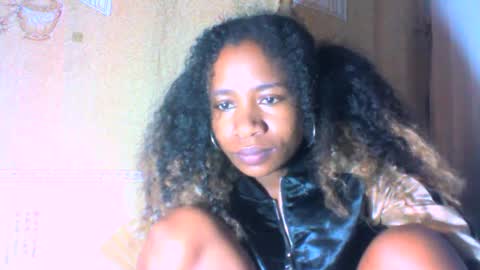 Snapshot of mayrah5 chatting on 02.21.25 mayrah online show from 02.21.25