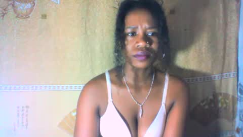 Snapshot of mayrah5 chatting on 02.25.25 mayrah online show from 02.25.25