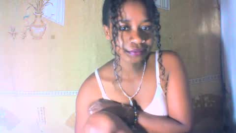 Snapshot of mayrah5 chatting on 03.06.25 mayrah online show from 03.06.25