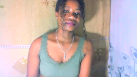 Snapshot of mayrah5 chatting on 03.10.25 mayrah online show from 03.10.25