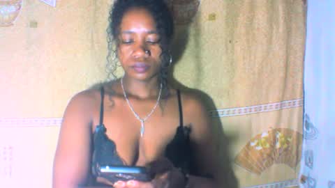 Snapshot of mayrah5 chatting on 03.11.25 mayrah online show from 03.11.25