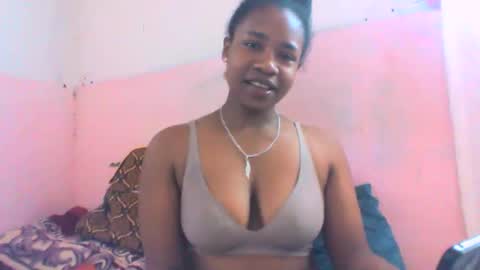 Snapshot of mayrah5 chatting on 09.14.25 mayrah online show from 09.14.25