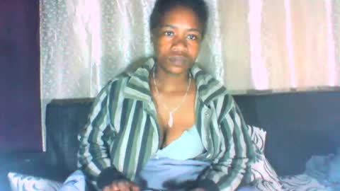 Snapshot of mayrah5 chatting on 09.25.25 mayrah online show from 09.25.25