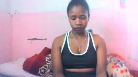 Snapshot of mayrah5 chatting on 10.05.25 mayrah online show from 10.05.25