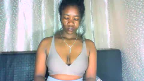 Snapshot of mayrah5 chatting on 10.10.25 mayrah online show from 10.10.25