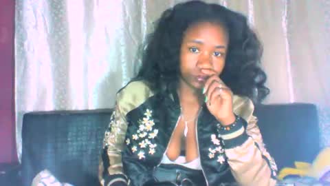 Snapshot of mayrah5 chatting on 10.24.25 mayrah online show from 10.24.25