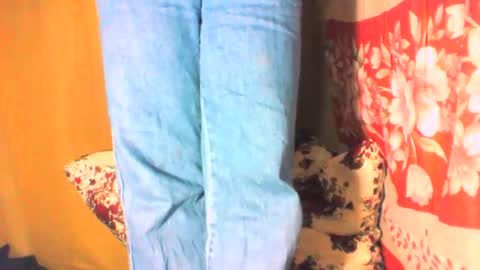 Snapshot of mayrah5 chatting on 10.31.25 mayrah online show from 10.31.25