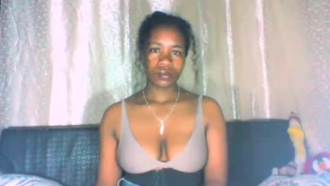 Snapshot of mayrah5 chatting on 10.31.25 mayrah online show from 10.31.25