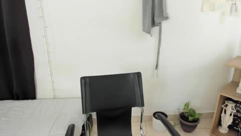 Snapshot of mazikeen_18 chatting on 01.06.25 mazikeen_18 online show from 01.06.25