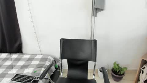 Snapshot of mazikeen_18 chatting on 03.01.25 mazikeen_18 online show from 03.01.25