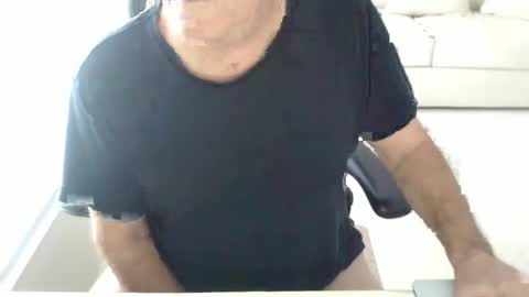 Snapshot of mbeastie chatting on 02.12.25 Beastie online show from 02.12.25