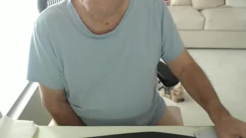 Snapshot of mbeastie chatting on 11.10.25 Beastie online show from 11.10.25