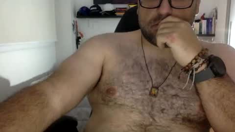 Snapshot of mbotve chatting on 11.04.25 VzlaMan online show from 11.04.25