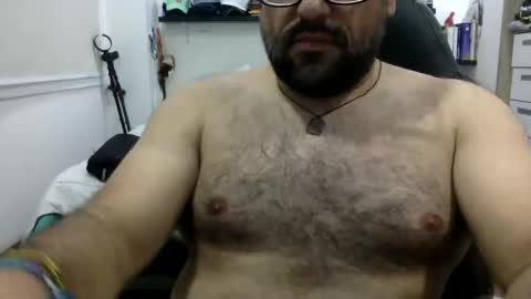 Snapshot of mbotve chatting on 11.13.25 VzlaMan online show from 11.13.25