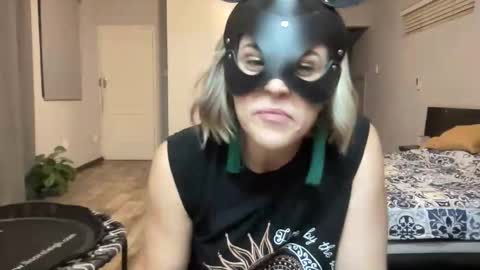 Snapshot of mc_bunny chatting on 02.04.26 Kyla Wifey and Shaun online show from 02.04.26