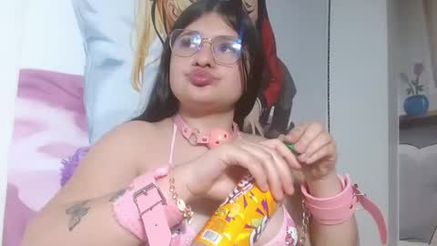 Snapshot of mckennahot303av chatting on 02.26.25 mackenna av online show from 02.26.25