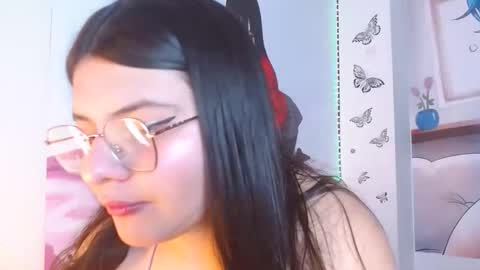 Snapshot of mckennahot303av chatting on 11.05.25 mackenna av online show from 11.05.25