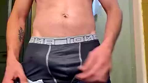 Snapshot of mclovinmackay chatting on 10.27.25 mclovinmackay online show from 10.27.25