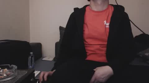 Snapshot of mcmike_es chatting on 11.03.25 Mike online show from 11.03.25