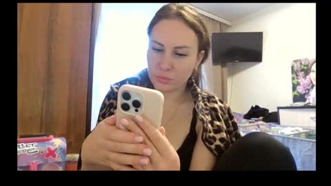 Snapshot of meadoweyes_ chatting on 10.13.25 meadoweyes_ online show from 10.13.25