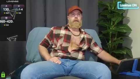 Snapshot of meaty_roll chatting on 10.11.25 Meaty Roll online show from 10.11.25