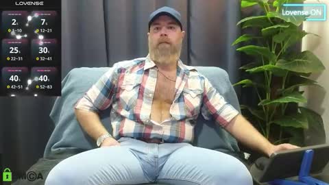 Snapshot of meaty_roll chatting on 10.15.25 Meaty Roll online show from 10.15.25