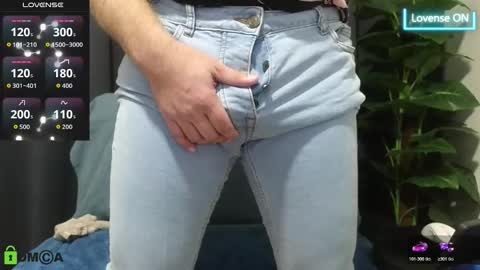 Snapshot of meaty_roll chatting on 10.28.25 Meaty Roll online show from 10.28.25