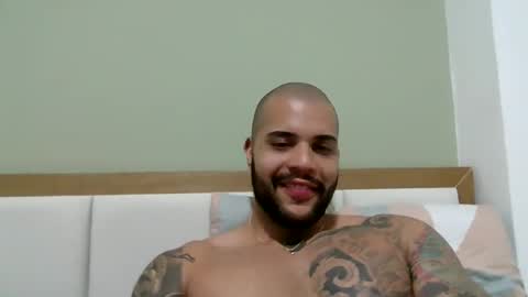 Snapshot of medellindrak chatting on 10.05.25 filippoae online show from 10.05.25