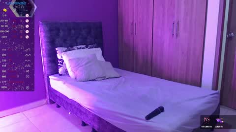 medelyn  Instagram mady evans13 online show from 12.04.24