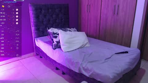 medelyn  Instagram mady evans13 online show from 12.20.24