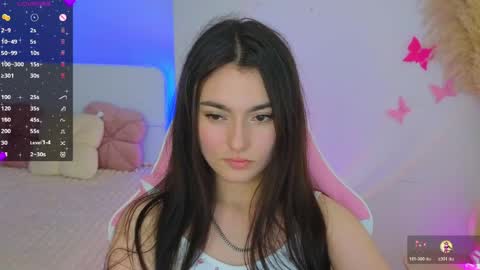 Snapshot of medina_andress chatting on 05.25.26 Dina online show from 05.25.26