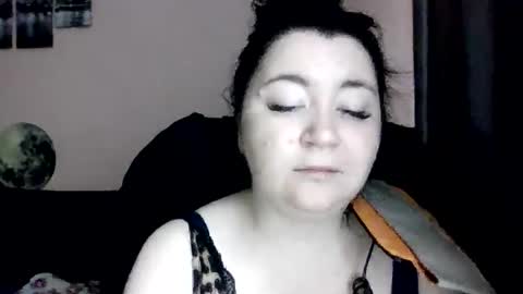 Snapshot of medjik_lool chatting on 10.23.25 Oltereodora-lima online show from 10.23.25