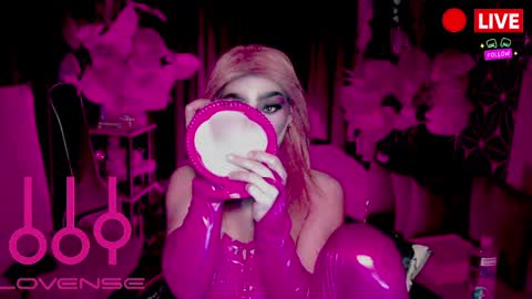 THE QUEEN ALPHA   Queen Medusa Prey online show from 04.21.26