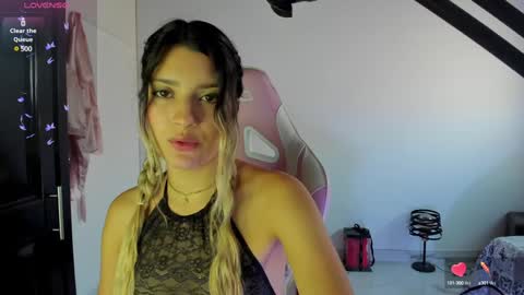 Snapshot of meduza_sexy_caramel chatting on 01.20.25 Baio online show from 01.20.25