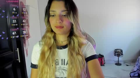 Snapshot of meduza_sexy_caramel chatting on 01.22.25 Baio online show from 01.22.25
